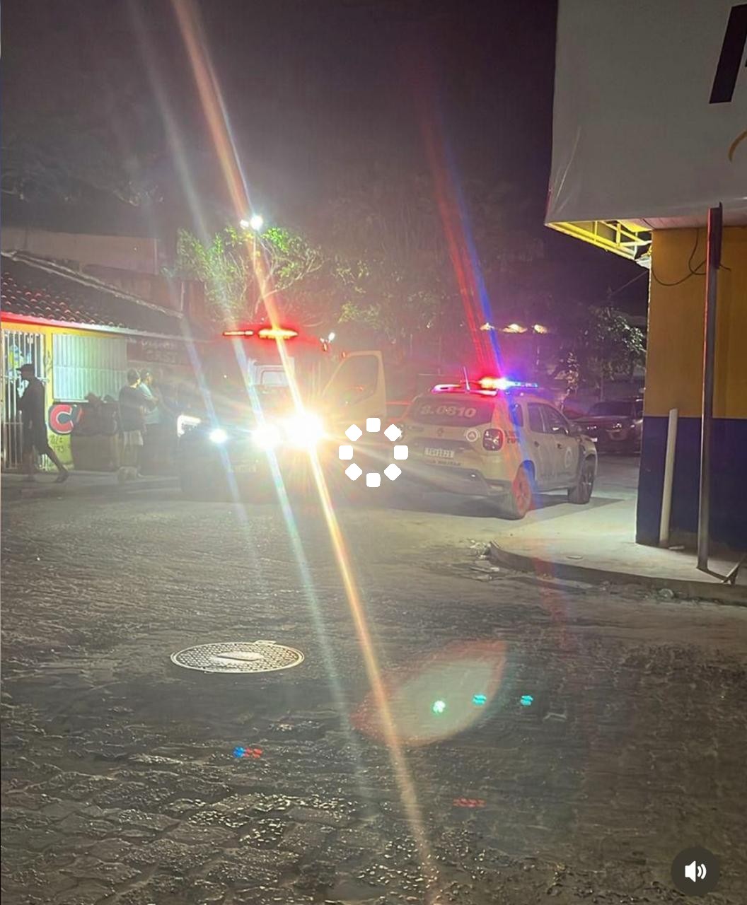 Homem é baleado próximo a veículo na Praça São Sebastião, no bairro Campinho